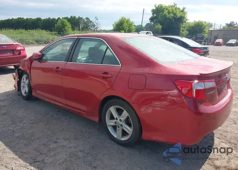 2014 Toyota Camry Se z USA, uszkodzony, nr VIN 4T1BF1FKXEU815548